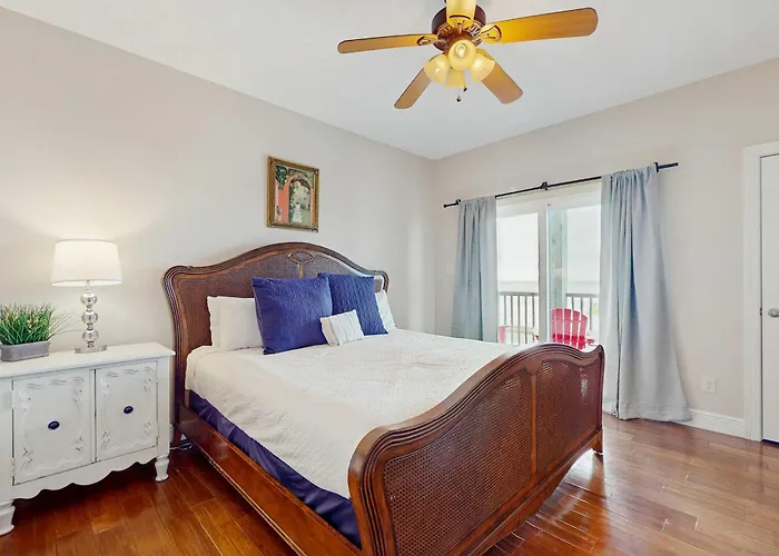 Holiday home Three Story Beachfront With Private Pool Porch And Boardwalk To Gulf Coast Gulf Shores